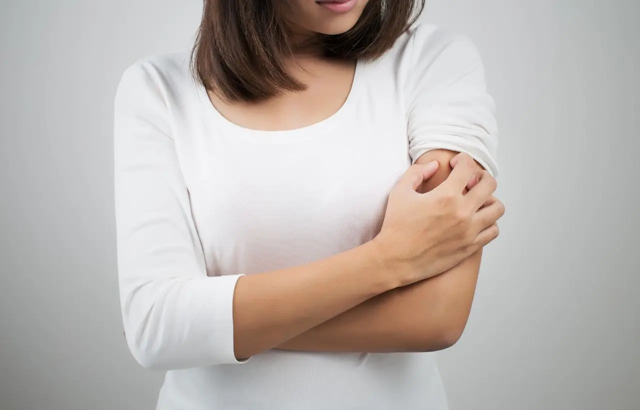 Soffri di psoriasi e prurito intenso? Ecco la verità sul legame tra i due problemi